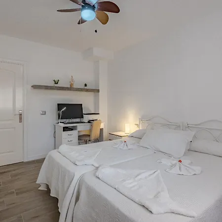 Balcon Smart Hi-end Services Media Streaming Apartment